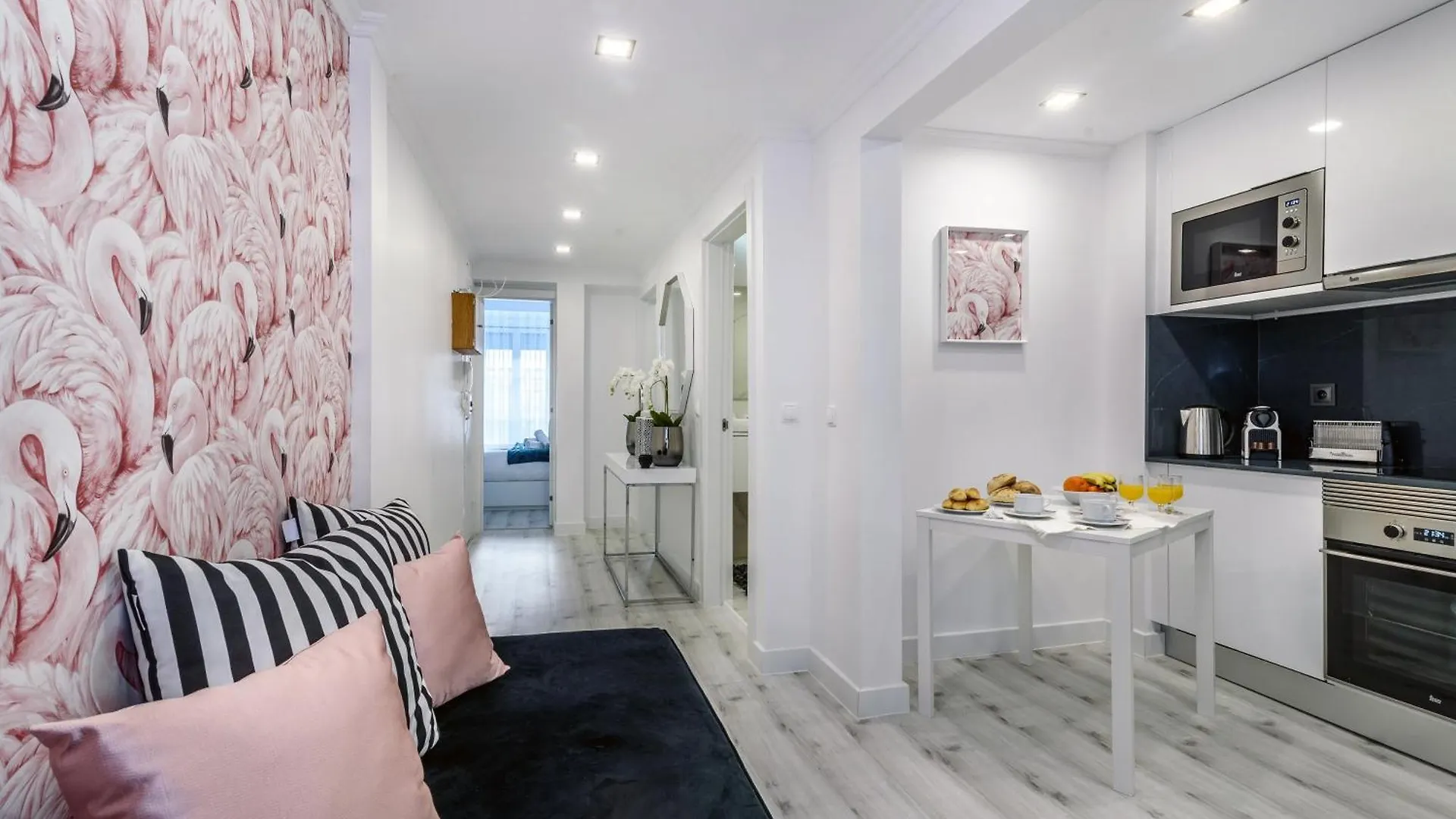 Whome City Chic Escape: Your Stylish Haven In Downtown Lisbon Portugal